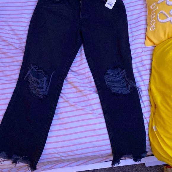 Beautiful Black edgy ripped jeans - Picture 1 of 4